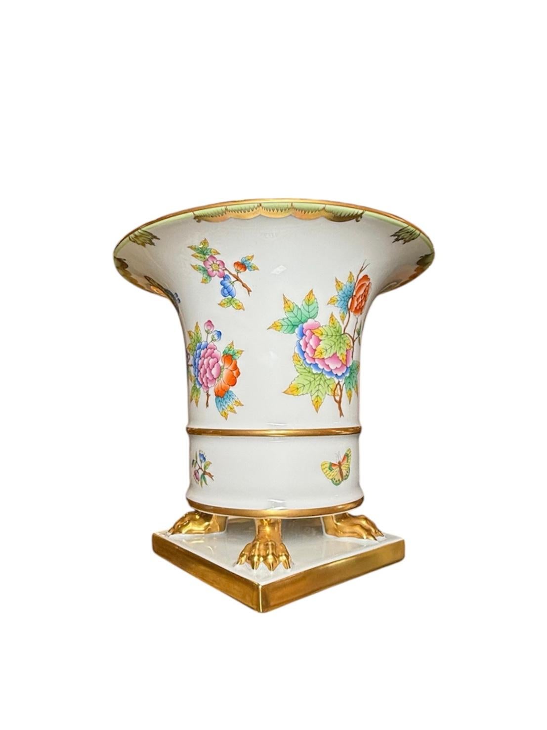 Herend Hungary Queen Victoria Pattern Porcelain Vase For Sale 4