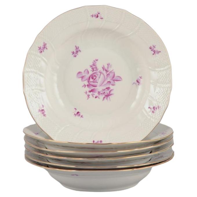 Herend, Hungría. Juego de seis platos hondos de porcelana.