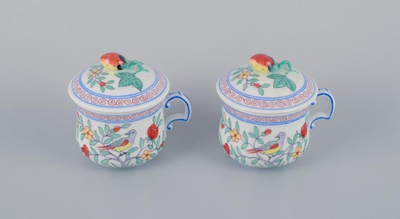 Herend, Hungary, two porcelain bouillon cups, hand-painted with flowers and birds.
Lids with flower buds in relief.
Approx. 1970s.
Marked.
Perfect condition.
Dimensions: H 7.5 cm x D 8.0 cm including handle.

