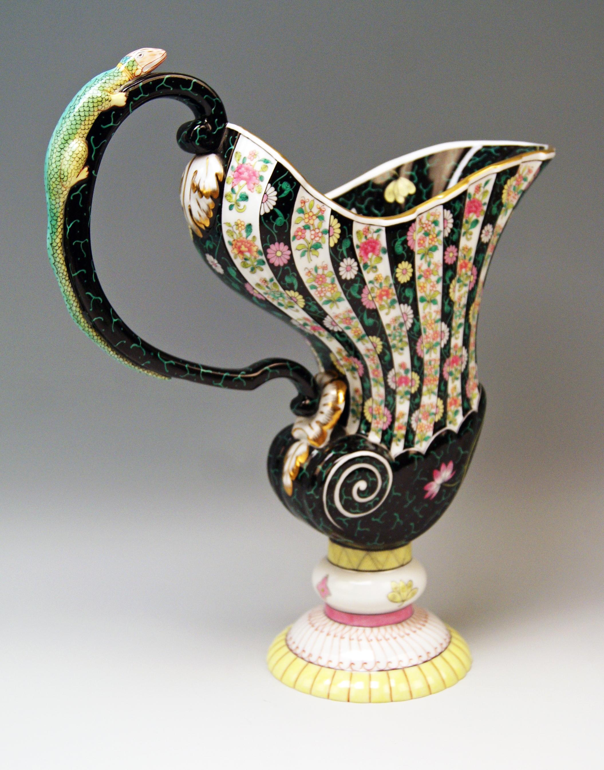 Chinoiserie Large Herend Porcelain Jug in Nautilus Form, Decor SN Siang Noir, circa 1960