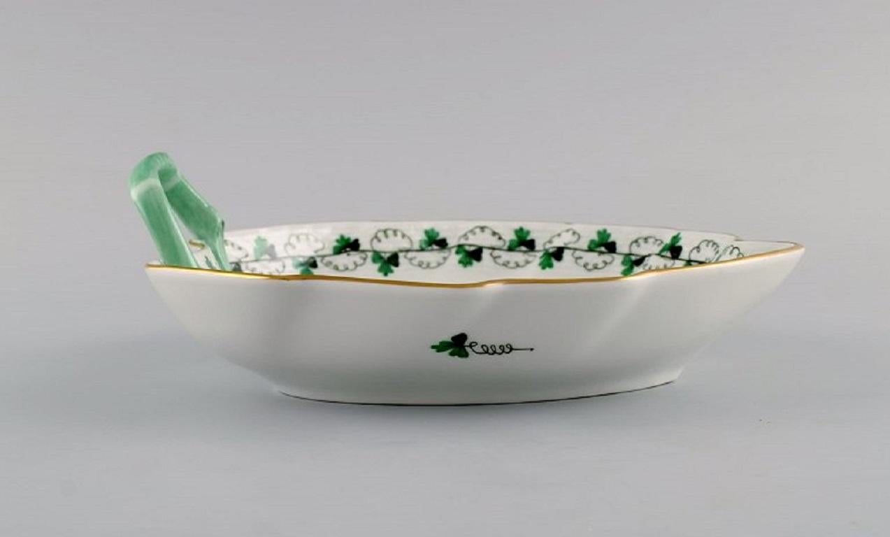 Herend Leaf-Shaped Bowl in Hand-Painted Porcelain with Gold Decoration In Excellent Condition For Sale In Copenhagen, DK