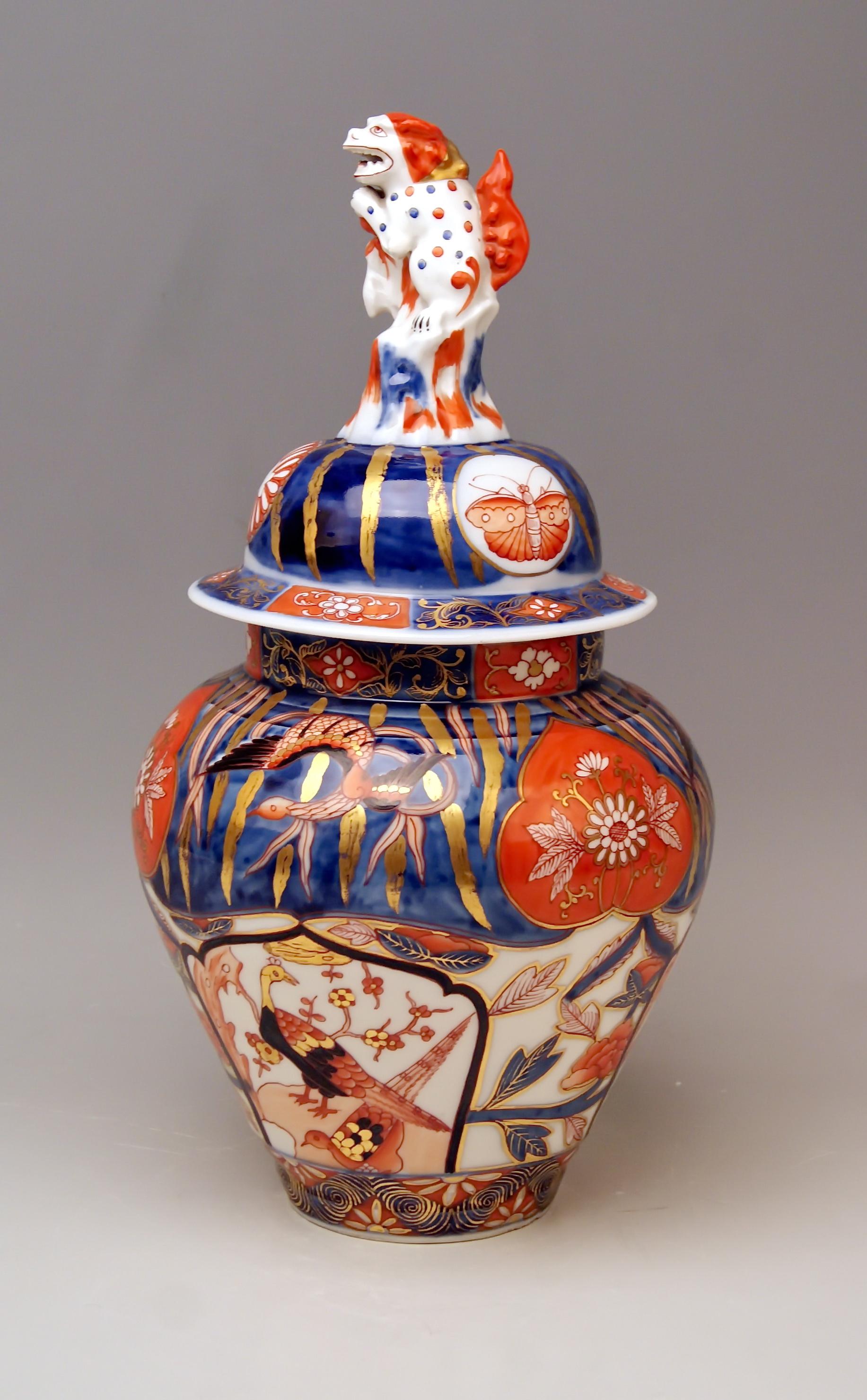 Lidded Bellied as well as rare Herend vase with stunning paintings of Chinese style.

Size:
Height 38.0 cm ( = 14.96 inches )
Diameter of vase's mouth 11.5 cm (= 4.52 inches)
Total diameter 20.0 cm (= 7.87 inches) 

Manufactory: Herend