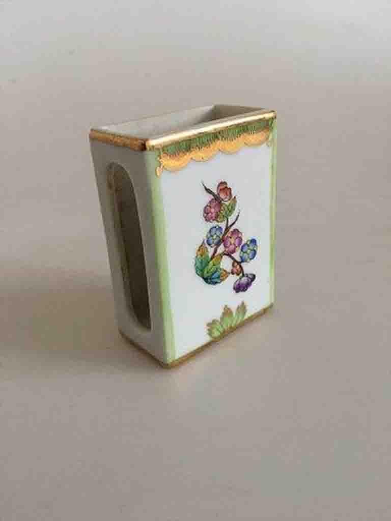 Herend Matchstick Holder in Porcelain with Butterfly Motif.

Measures 6.3 x 4.5 cm (2 31/64