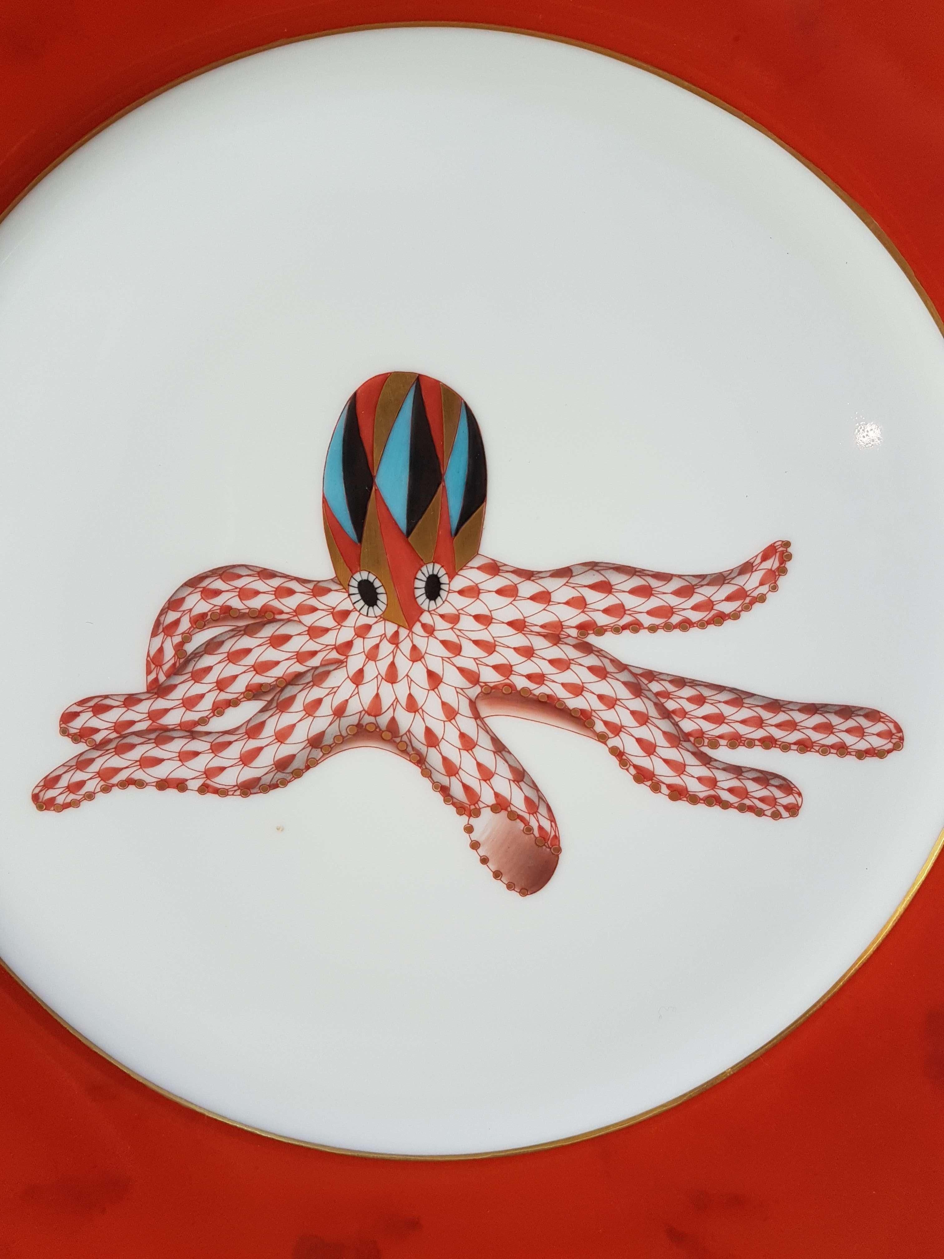 Beautiful hand-painted polychrome and gilt porcelain dessert plate; decorated with an octopus, band in marbled orange painting, border in gold.
Since 1826 Herend has become one of the most famous centres of hand-painted porcelain.
Modern.