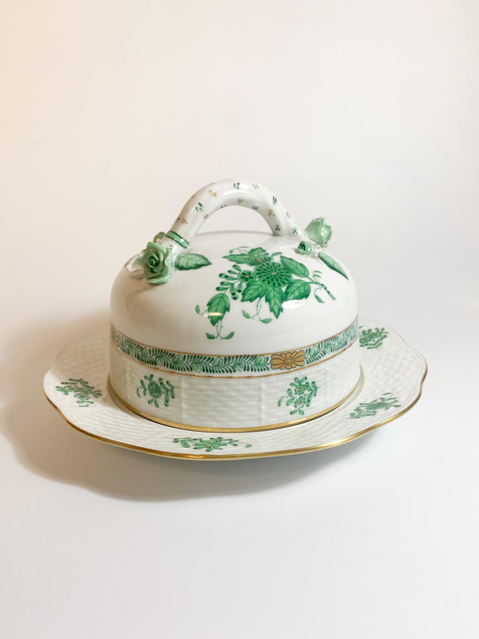 Herend porcelain butter dish / butter dish, with ivy motif, made in the 1950s

diameter cm 20 h cm 12