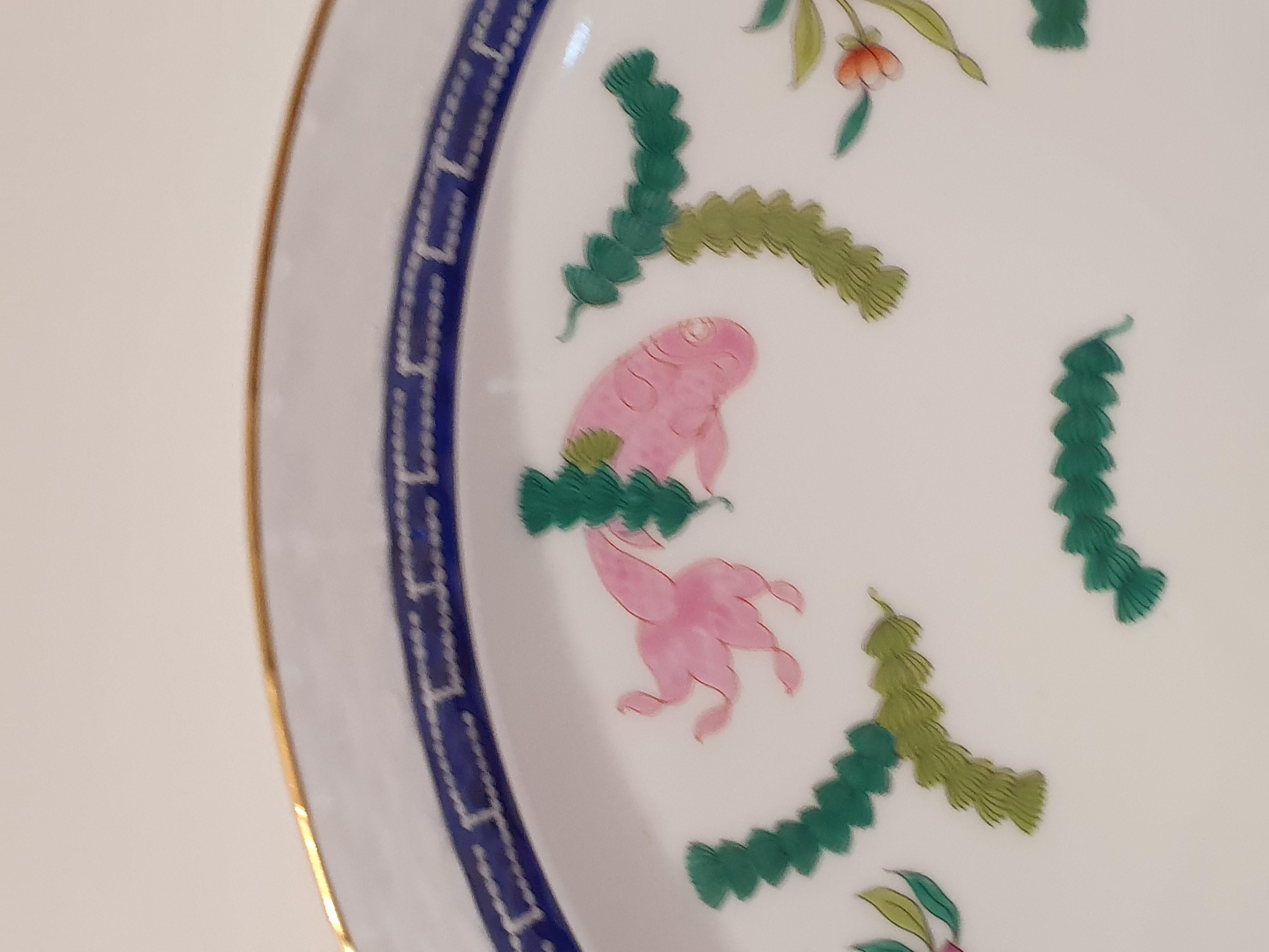 XXIe siècle et contemporain Assiette à gâteaux en porcelaine polychrome peinte à la main:: Herend 