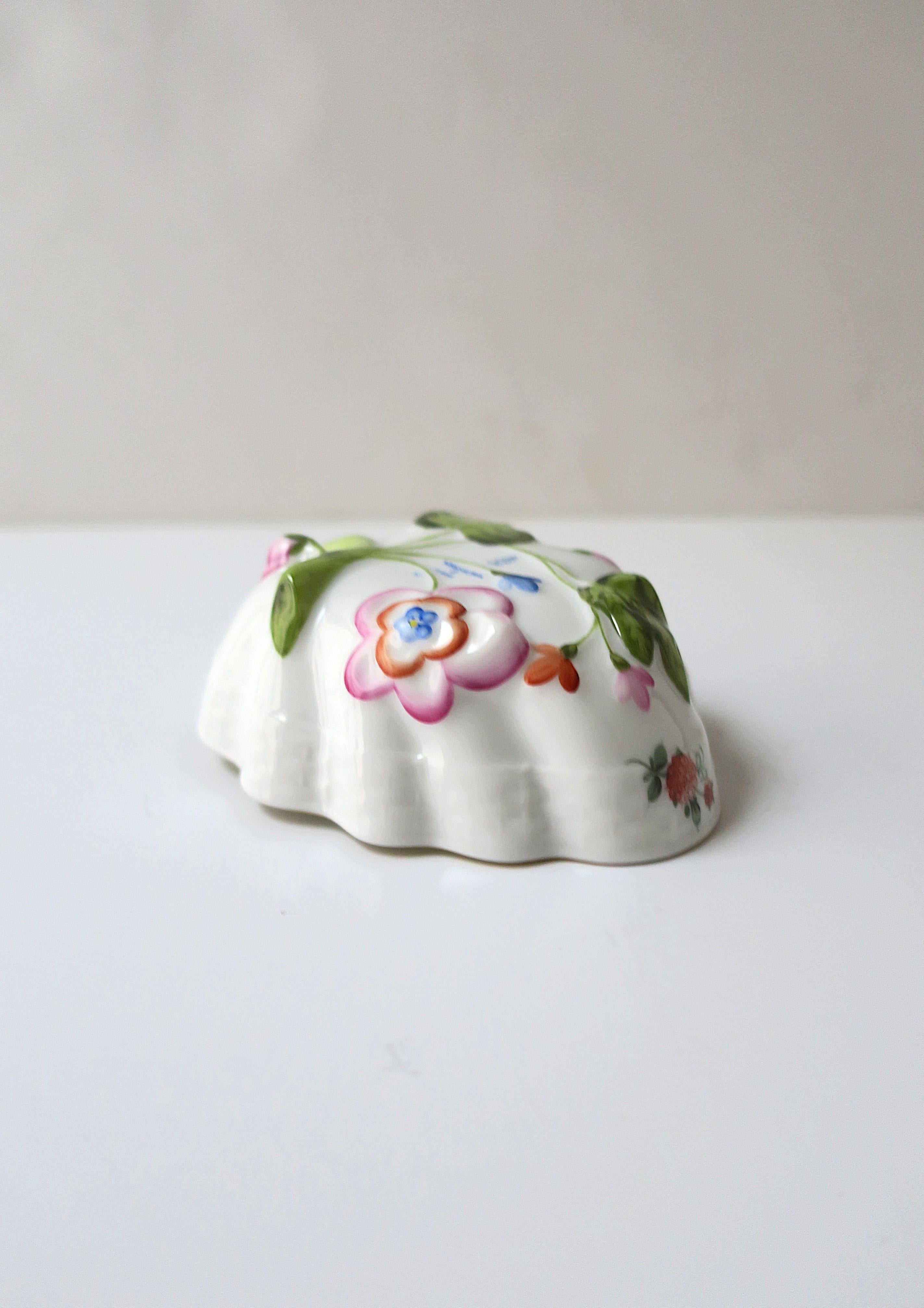 Bol en porcelaine de Herend en vente 6