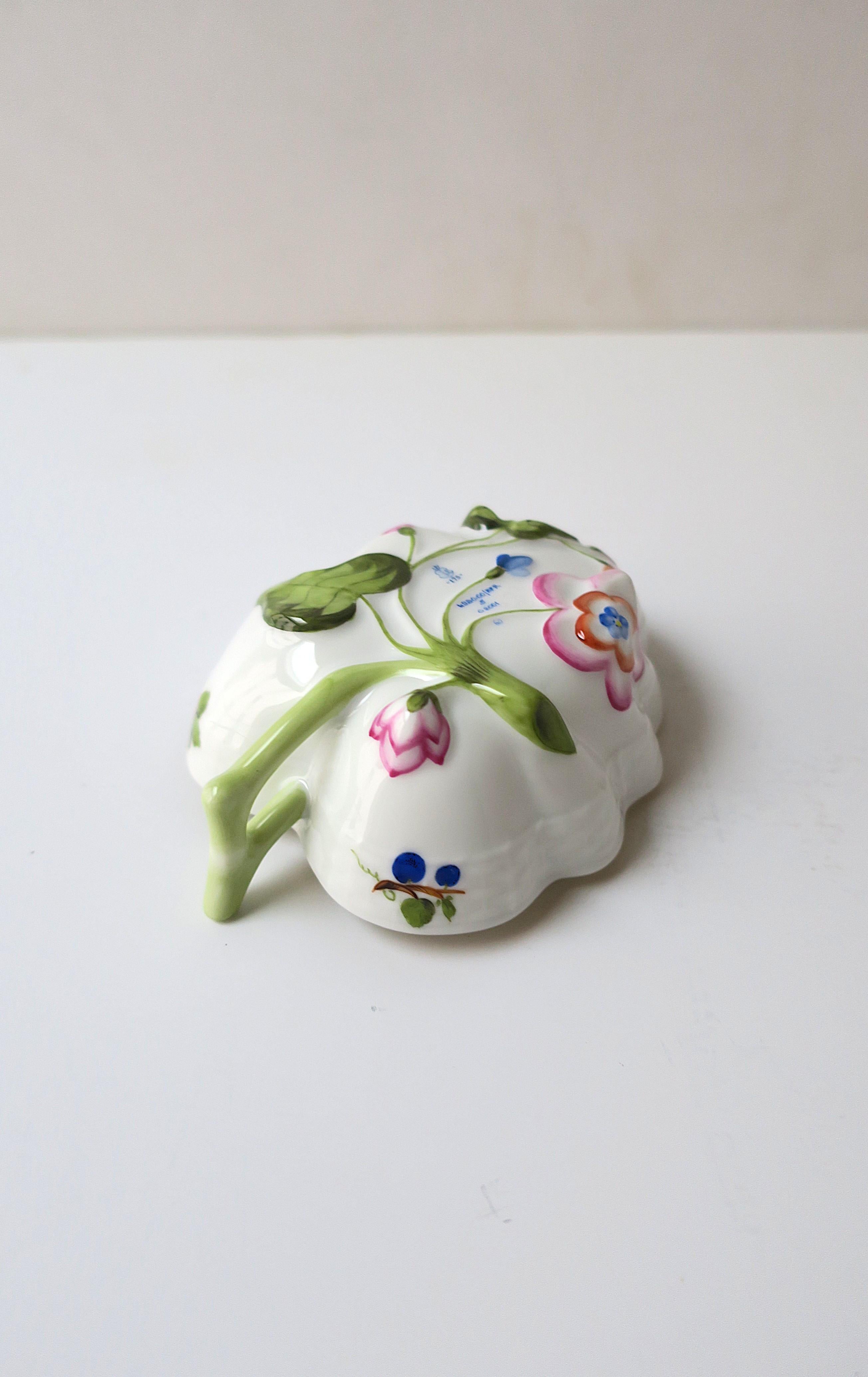 Bol en porcelaine de Herend en vente 10