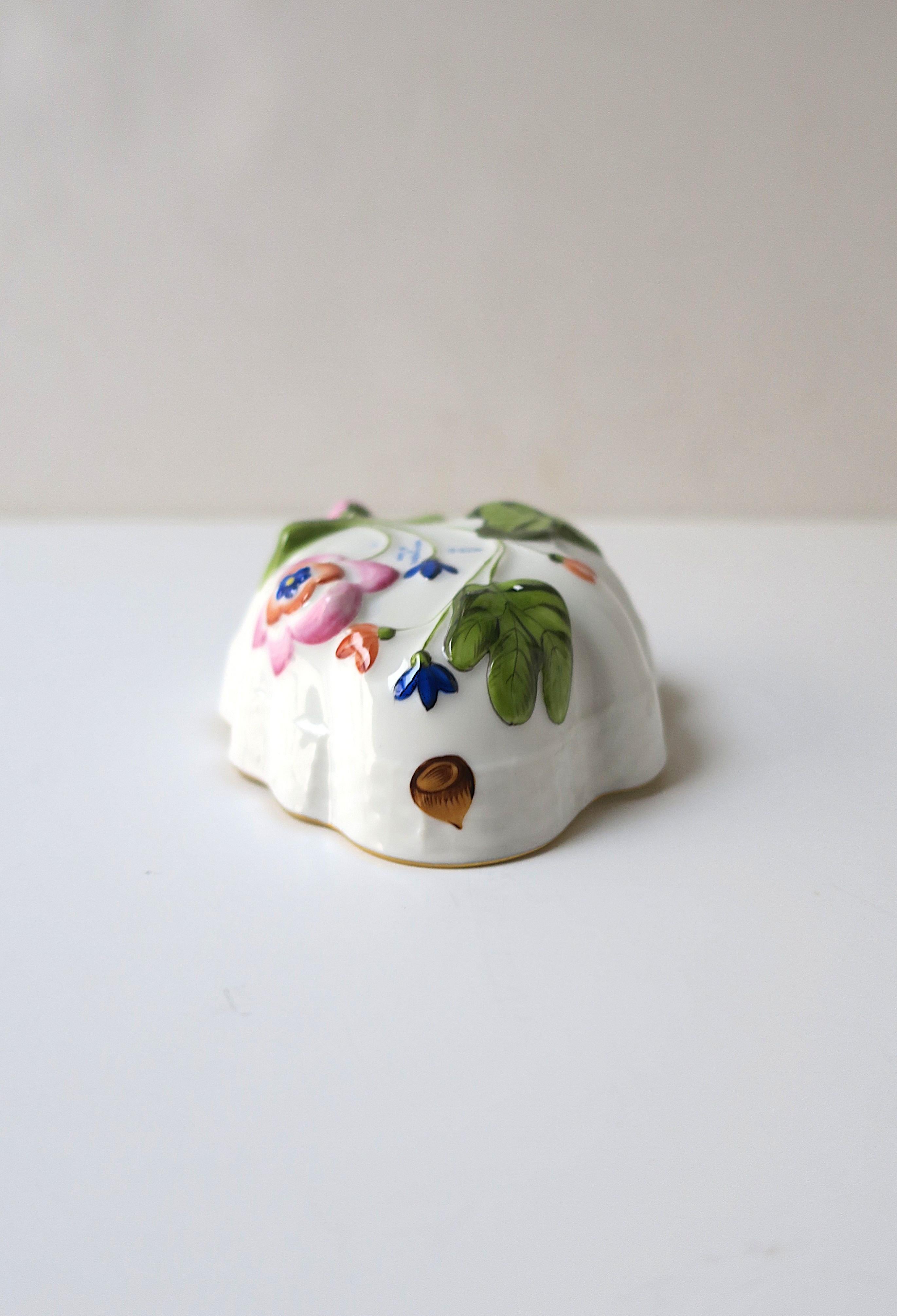 Cuenco de porcelana Herend en venta 11