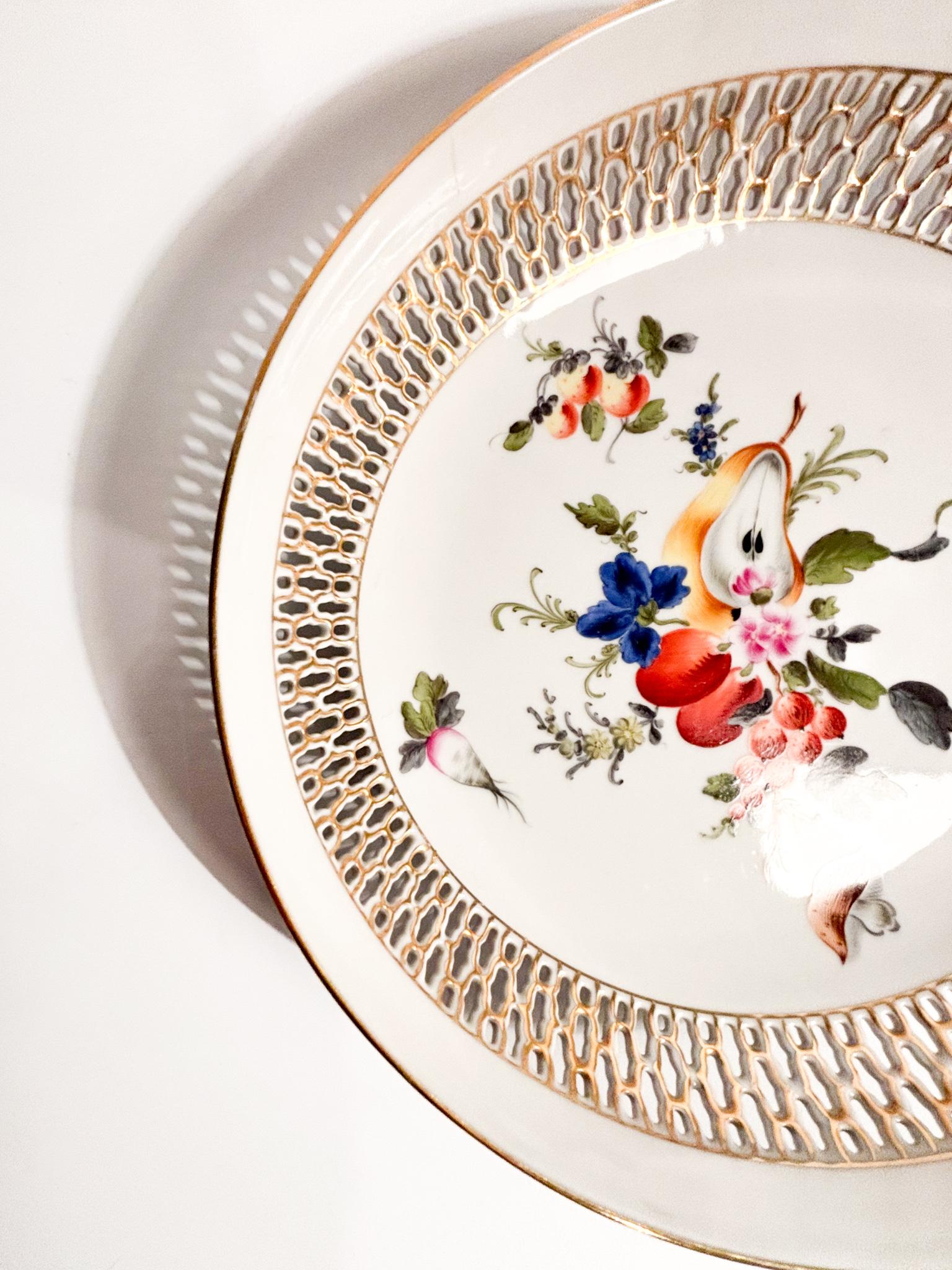 Herend Porcelain Centerpiece with Fruit Motif from the 1960s 1