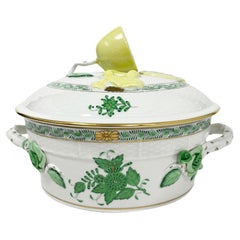 Petite soupière avec poignées en porcelaine Herend « Bouquet chinois Apponyi Green »