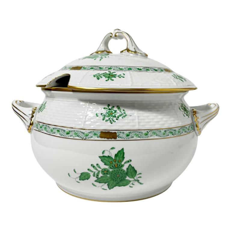 Soupière en porcelaine Herend « Bouquet d'Apponyi vert chinois » avec poignées