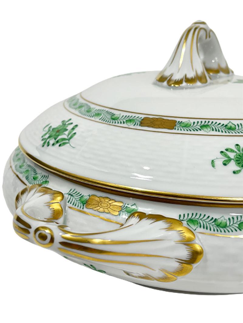 Hongrois Soupière en porcelaine Herend « Bouquet d'Apponyi vert chinois » avec poignées en vente