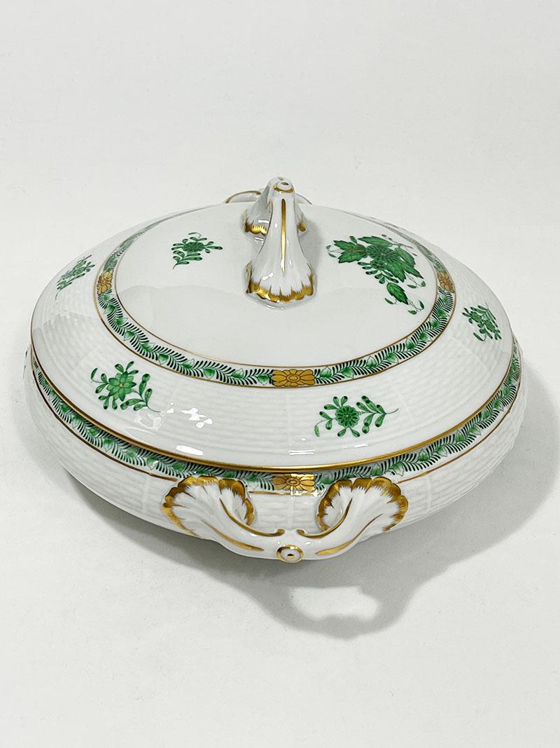 Soupière en porcelaine Herend « Bouquet d'Apponyi vert chinois » avec poignées Bon état - En vente à Delft, NL