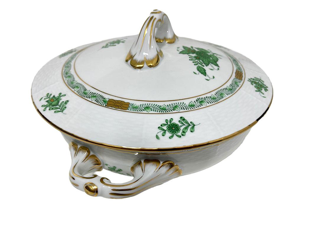 Soupière en porcelaine Herend « Bouquet d'Apponyi vert chinois » avec poignées Bon état - En vente à Delft, NL