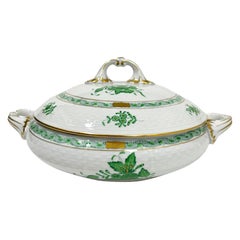 Soupière en porcelaine Herend « Bouquet d'Apponyi vert chinois » avec poignées