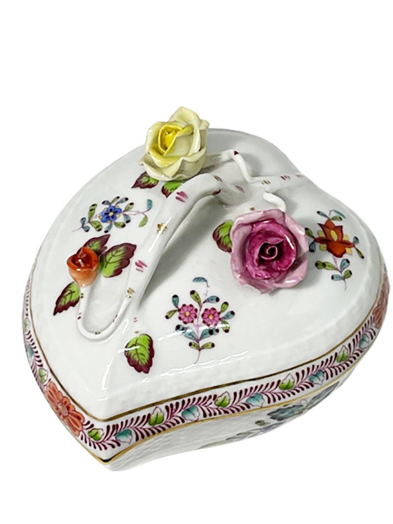 Bonbonnière en forme de coeur en porcelaine de Herend 