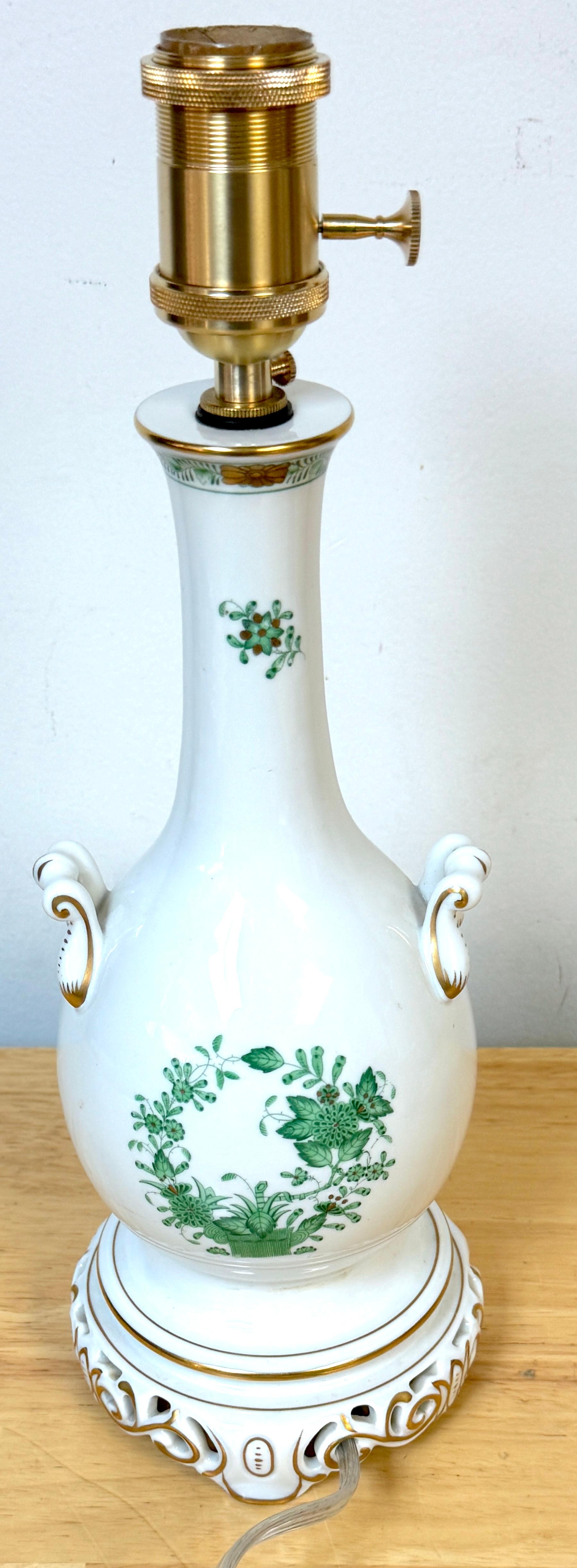 Tischlampe „Chinesisches Bouquet-Grün“ aus Porzellan von Herend im Angebot 1