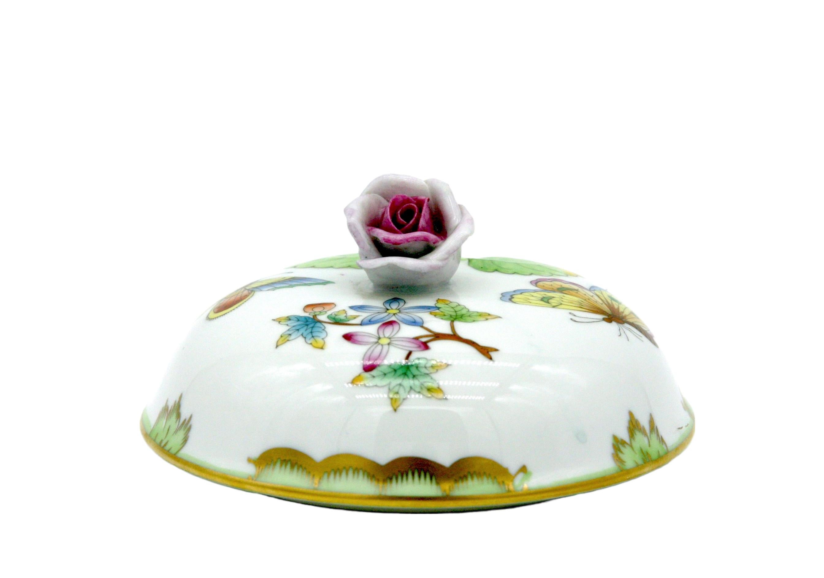 Herend Porcelain Decorative Covered Urn In Good Condition In Tarry Town, NY