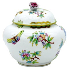 Urne décorative recouverte de porcelaine Herend