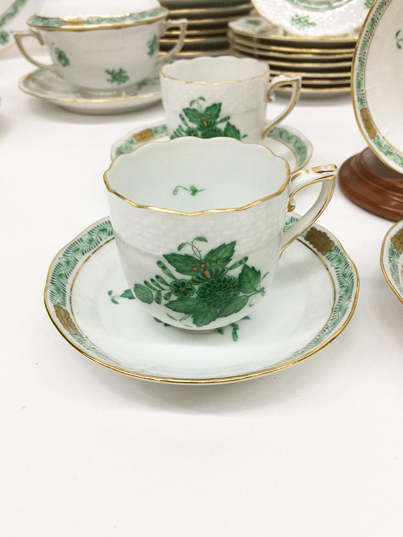 Herend Porcelain, Green Chinese Bouquet Porcelain Table Serve Ware, Hungary In Good Condition In Delft, NL