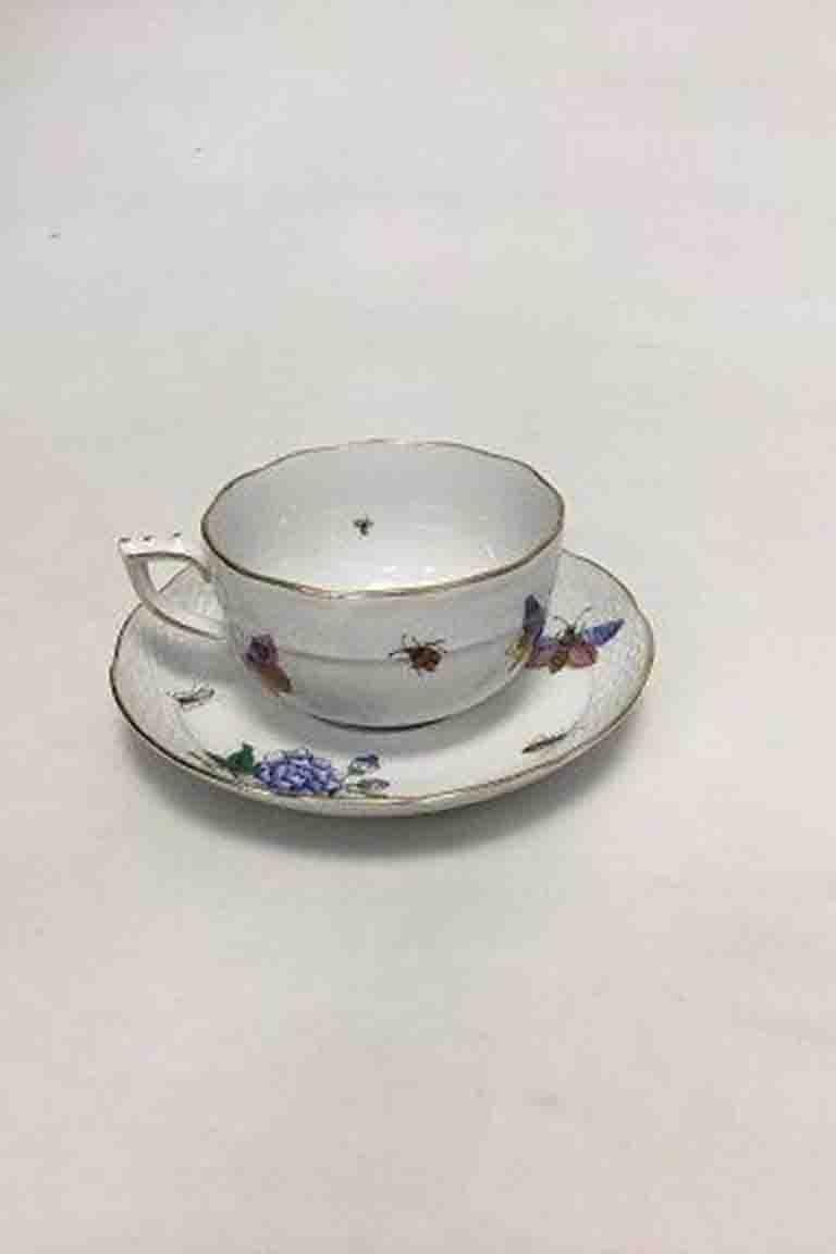 Herend Porcelain hand-painted coffee cup and saucer with insects, butterflies and flower. Gilt rim.

Diameter cup excl. handle: 8,5 cm (3 11/32