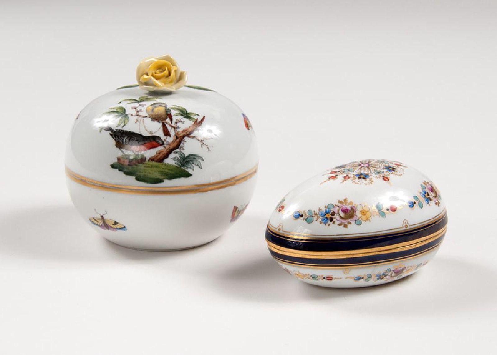 Please find and follow our 1stdibs storefront at 1stdibs dot com backslash dealers backslash Otto-Binx.   Now for more about this gorgeous piece: 
Vintage Herend porcelain figural sugar bowl with lid, birds and bees, yellow rose detail at top.