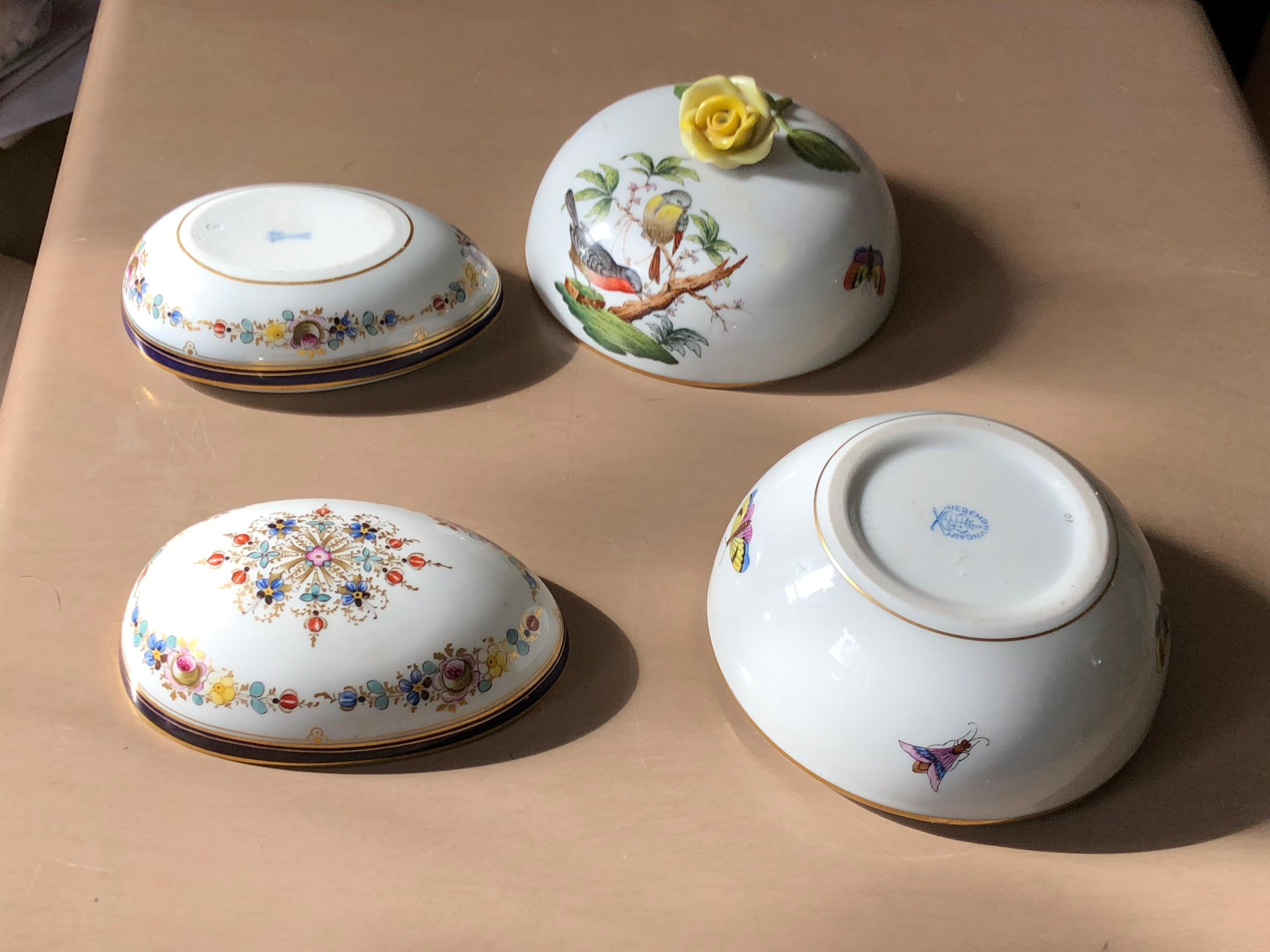 Herend Porcelain Hand-Painted Sugar bowl with Lid, Birds and Bees, mid-century In Good Condition In Brooklyn, NY