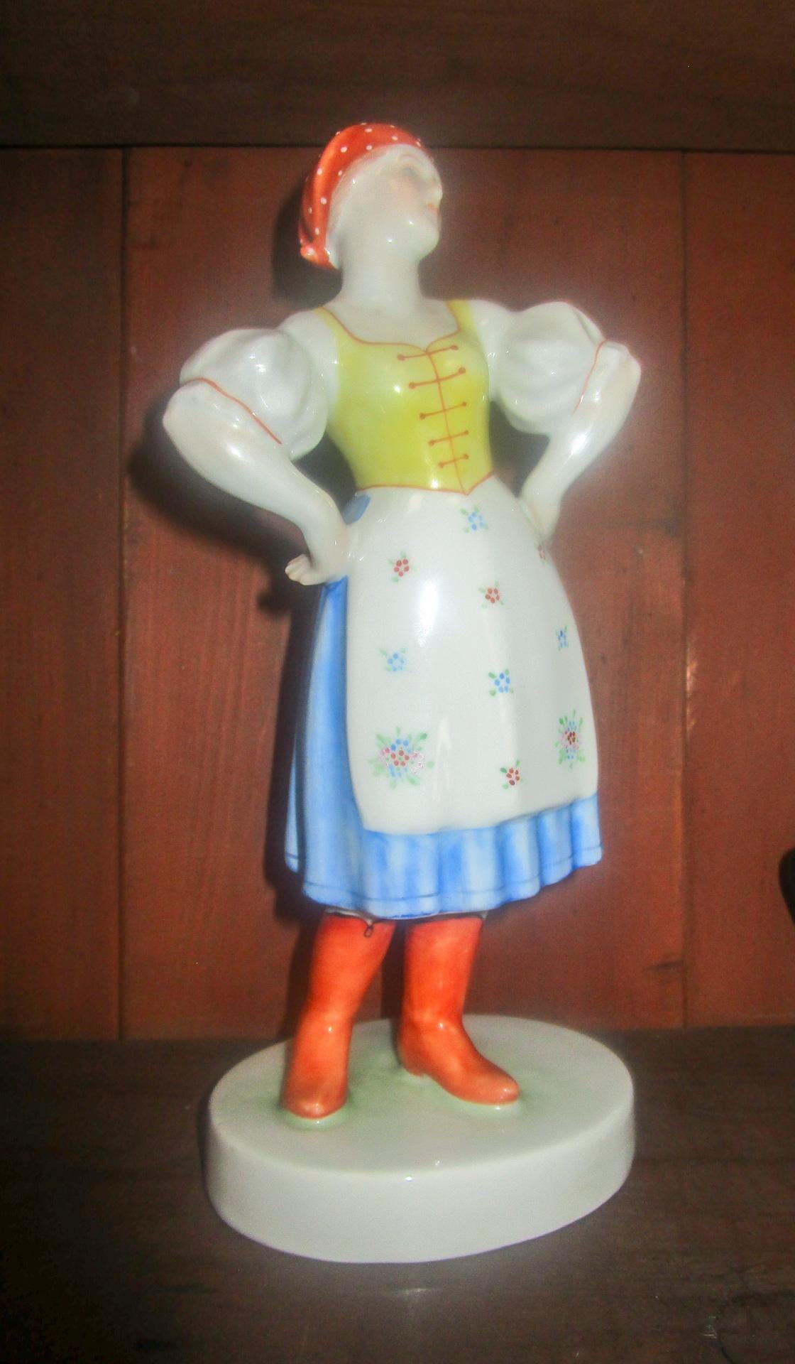 Herend Porcelain Hungarian Vintage Folk Peasant Figurine For Sale 1