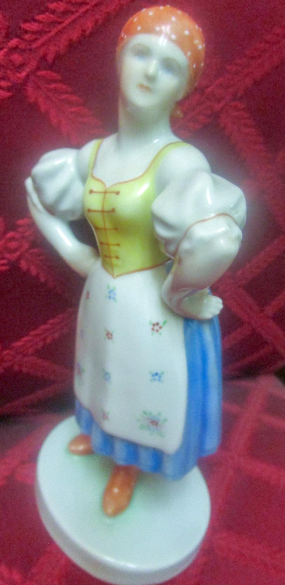 Bohème Figurine de paysan folklorique hongroise vintage en porcelaine Herend en vente