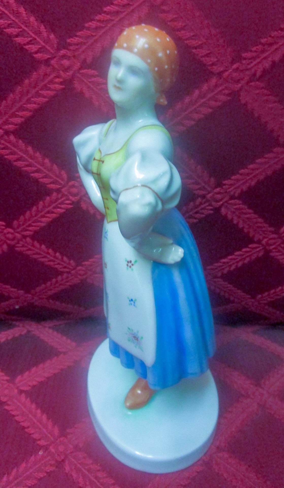 Hongrois Figurine de paysan folklorique hongroise vintage en porcelaine Herend en vente