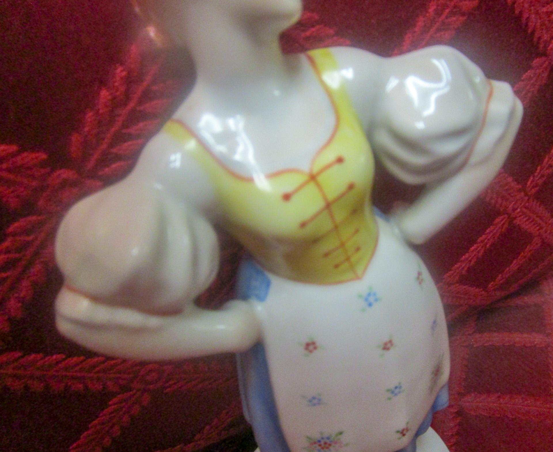 Figurine de paysan folklorique hongroise vintage en porcelaine Herend en vente 1