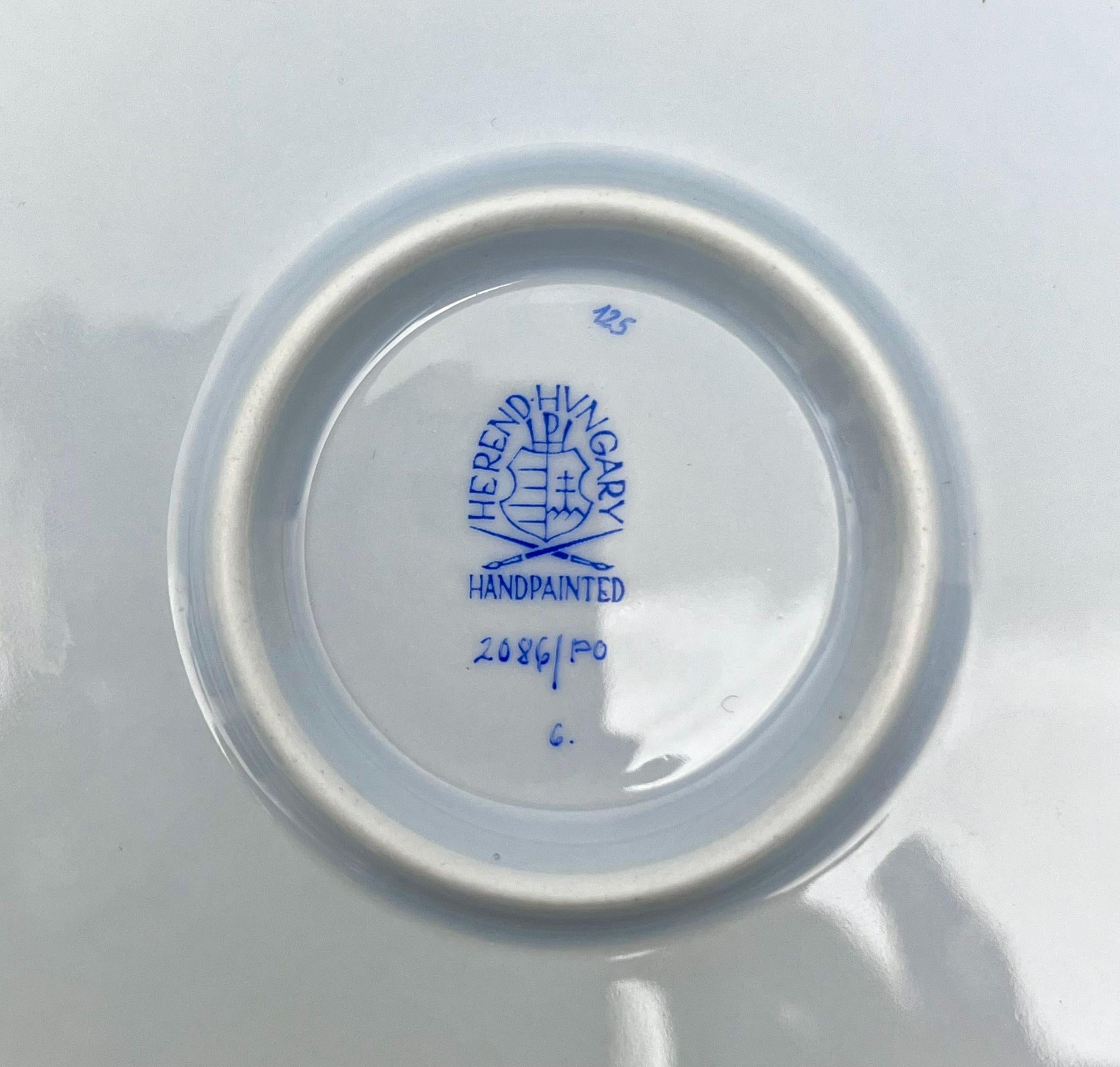 Soupière Poisson Herend en porcelaine bleue avec poignées en vente 2