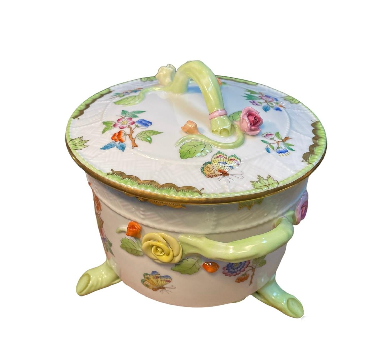 Herend Porcelain Queen Victoria Pattern Lidded Biscuit Box For Sale 1