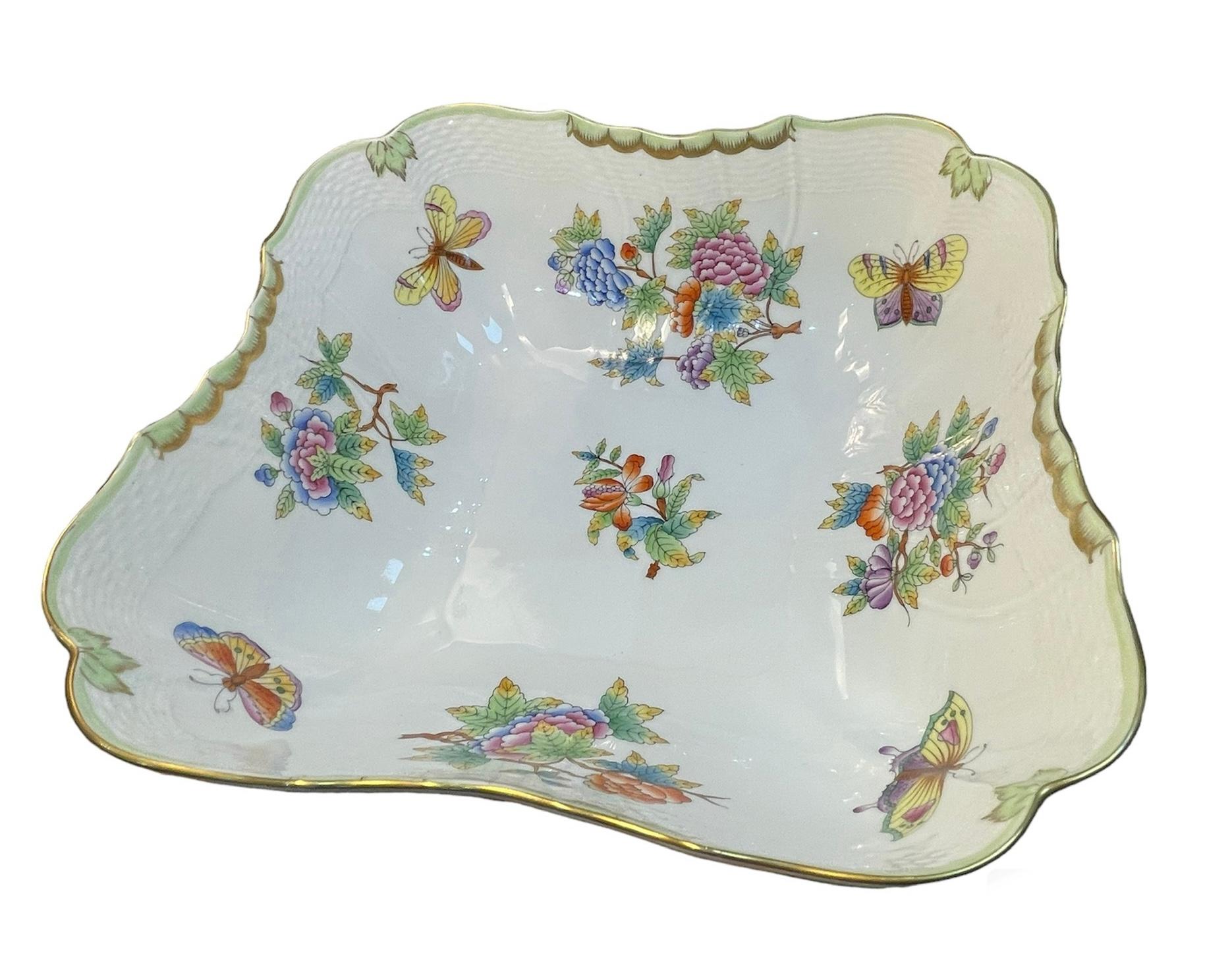 Herend Porcelain Queen Victoria Pattern Salad Bowl For Sale 2