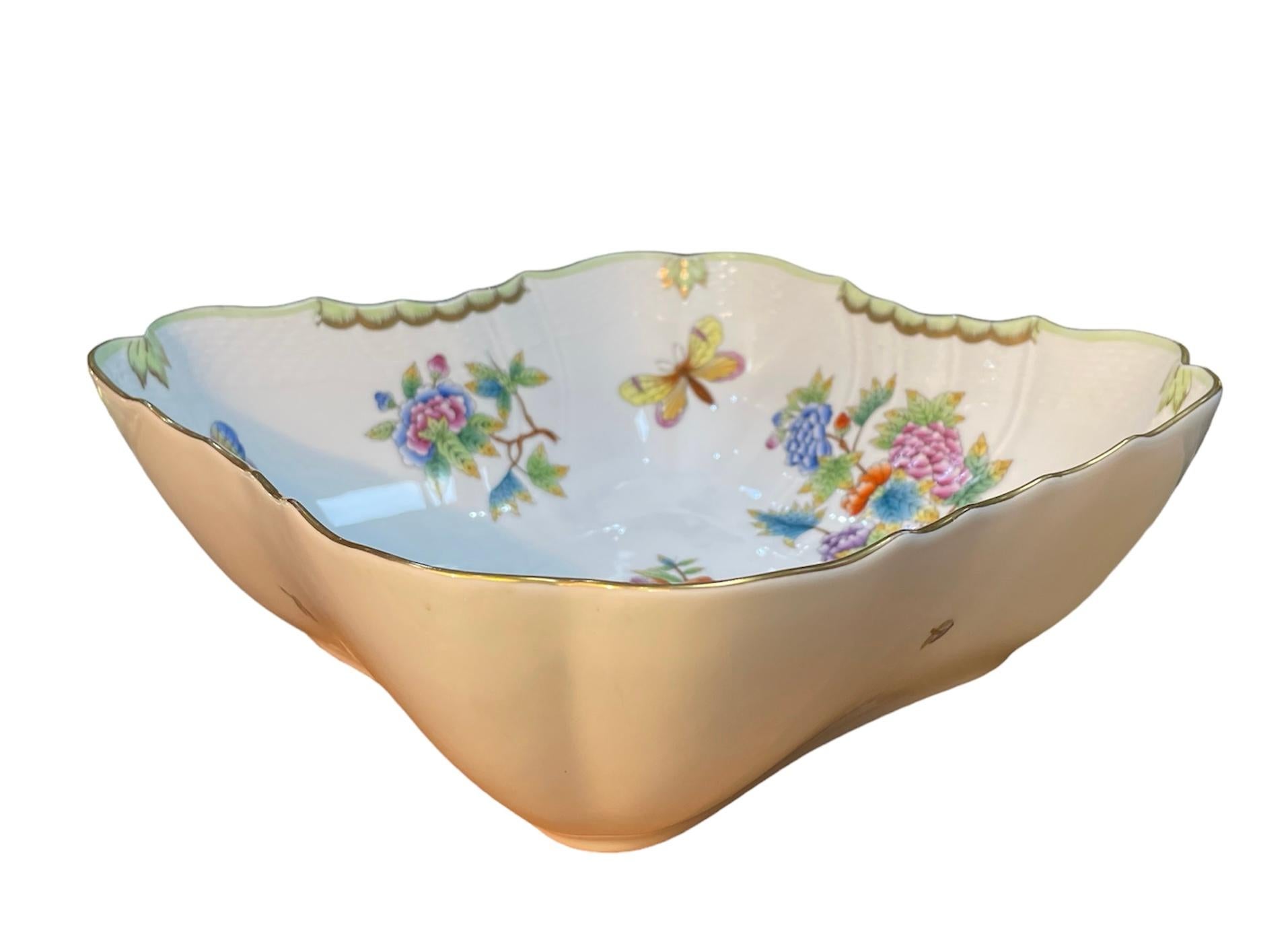 Herend Porcelain Queen Victoria Pattern Salad Bowl For Sale 3