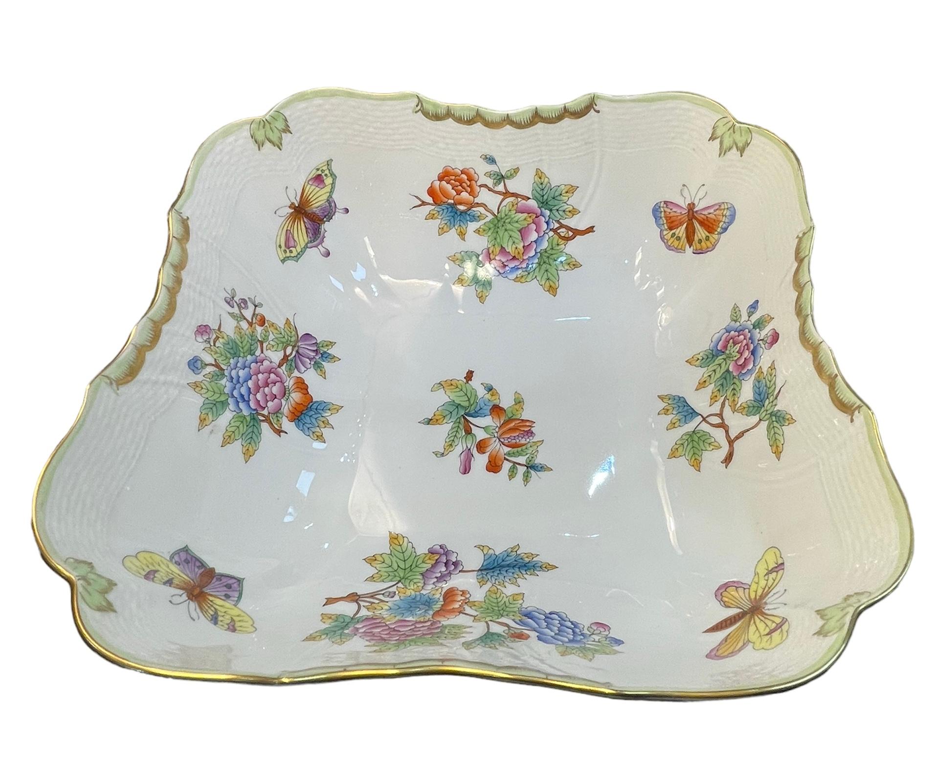 Victorian Herend Porcelain Queen Victoria Pattern Salad Bowl For Sale