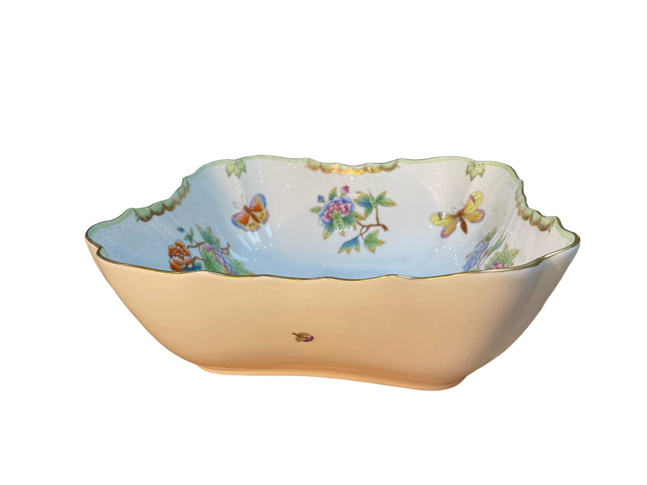 20th Century Herend Porcelain Queen Victoria Pattern Salad Bowl For Sale