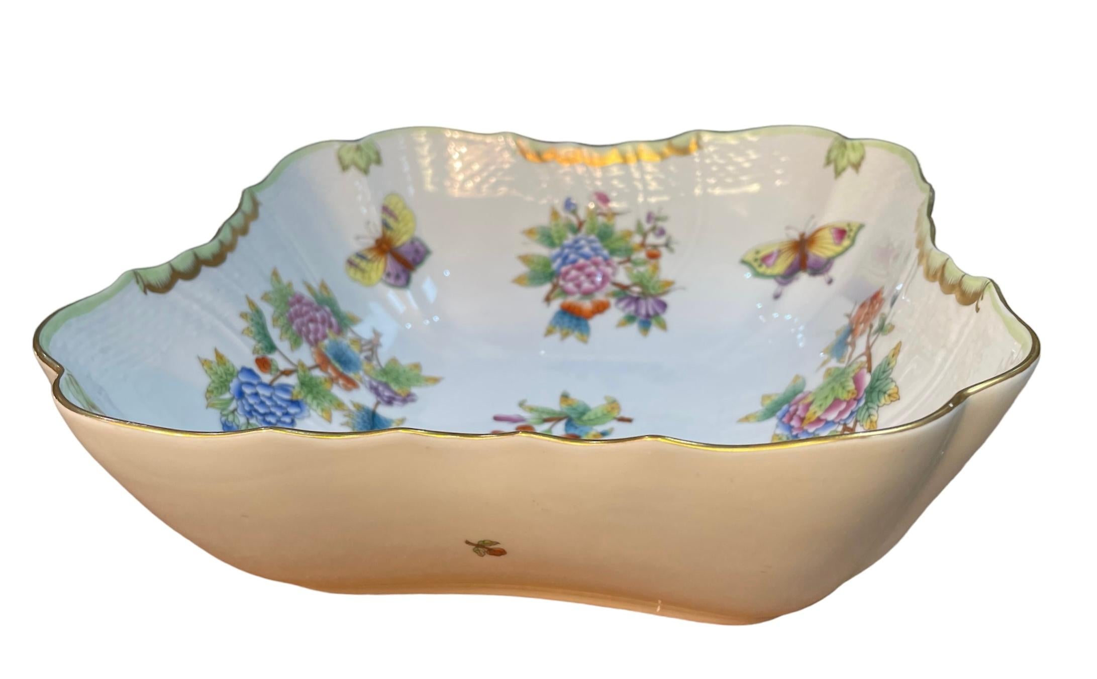 20th Century Herend Porcelain Queen Victoria Pattern Salad Bowl For Sale