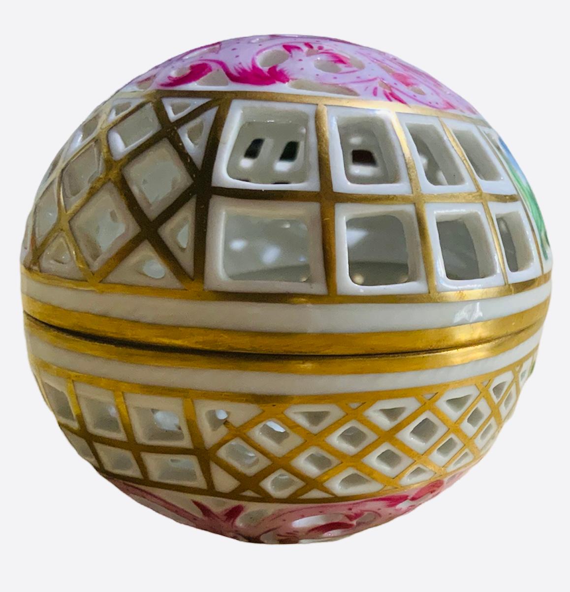 Herend Porcelain Reticulated Potpourri / Bombonniere Lidded Egg Shaped Box In Good Condition In Guaynabo, PR