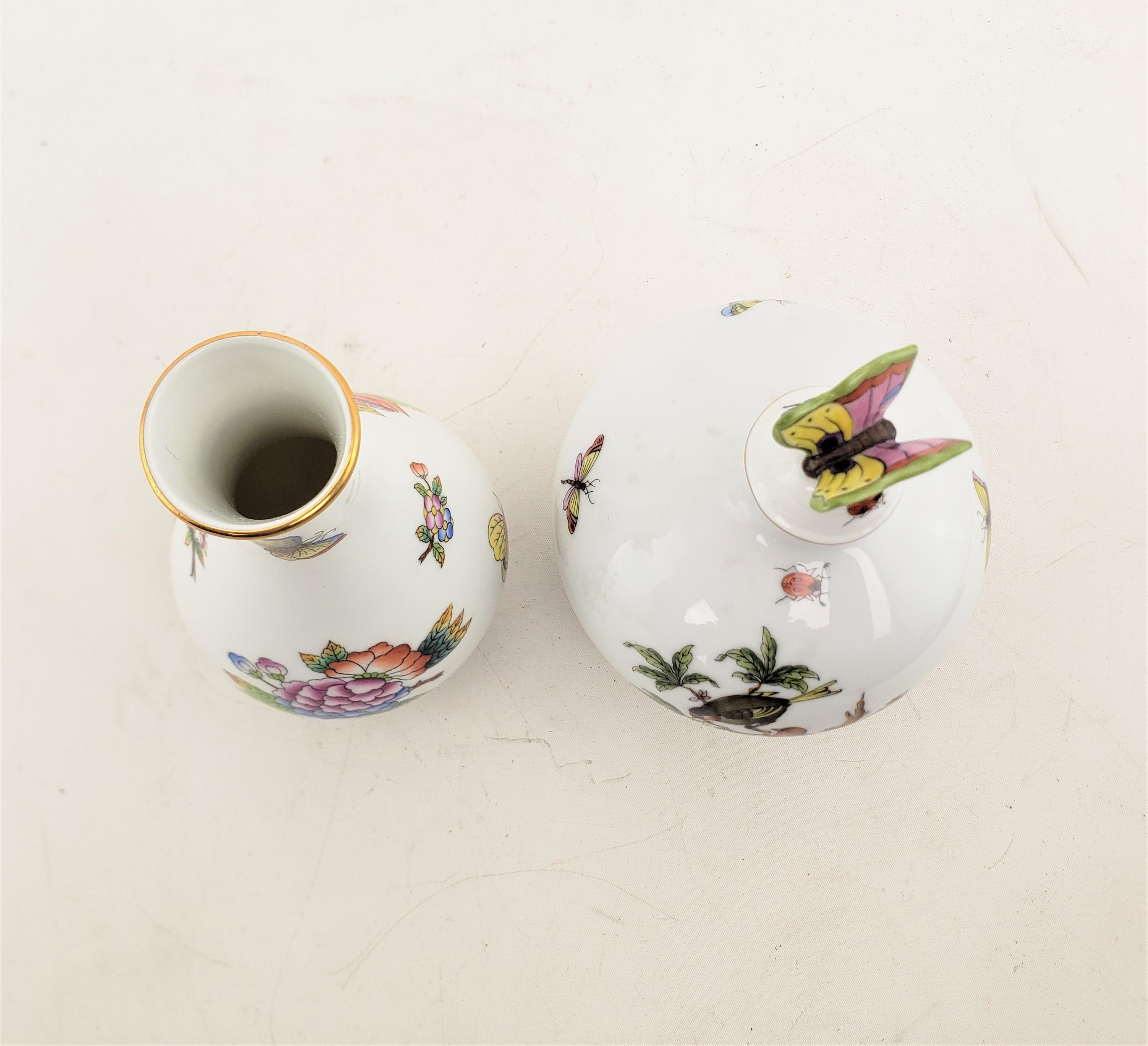 Coppia Herend Porcelain Rothschild Birds Perfume Bottle & Queen Victoria Vase in vendita 2