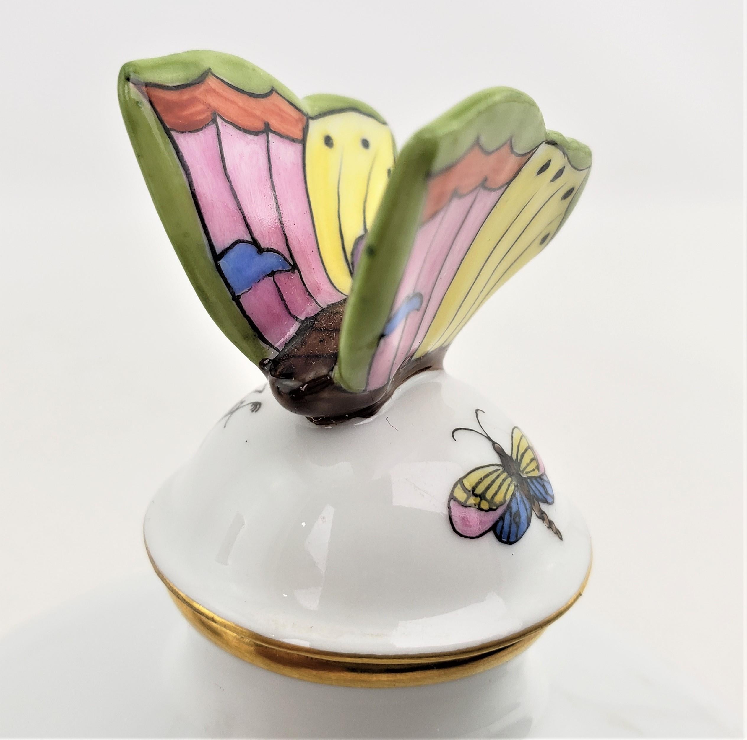 Coppia Herend Porcelain Rothschild Birds Perfume Bottle & Queen Victoria Vase in vendita 5