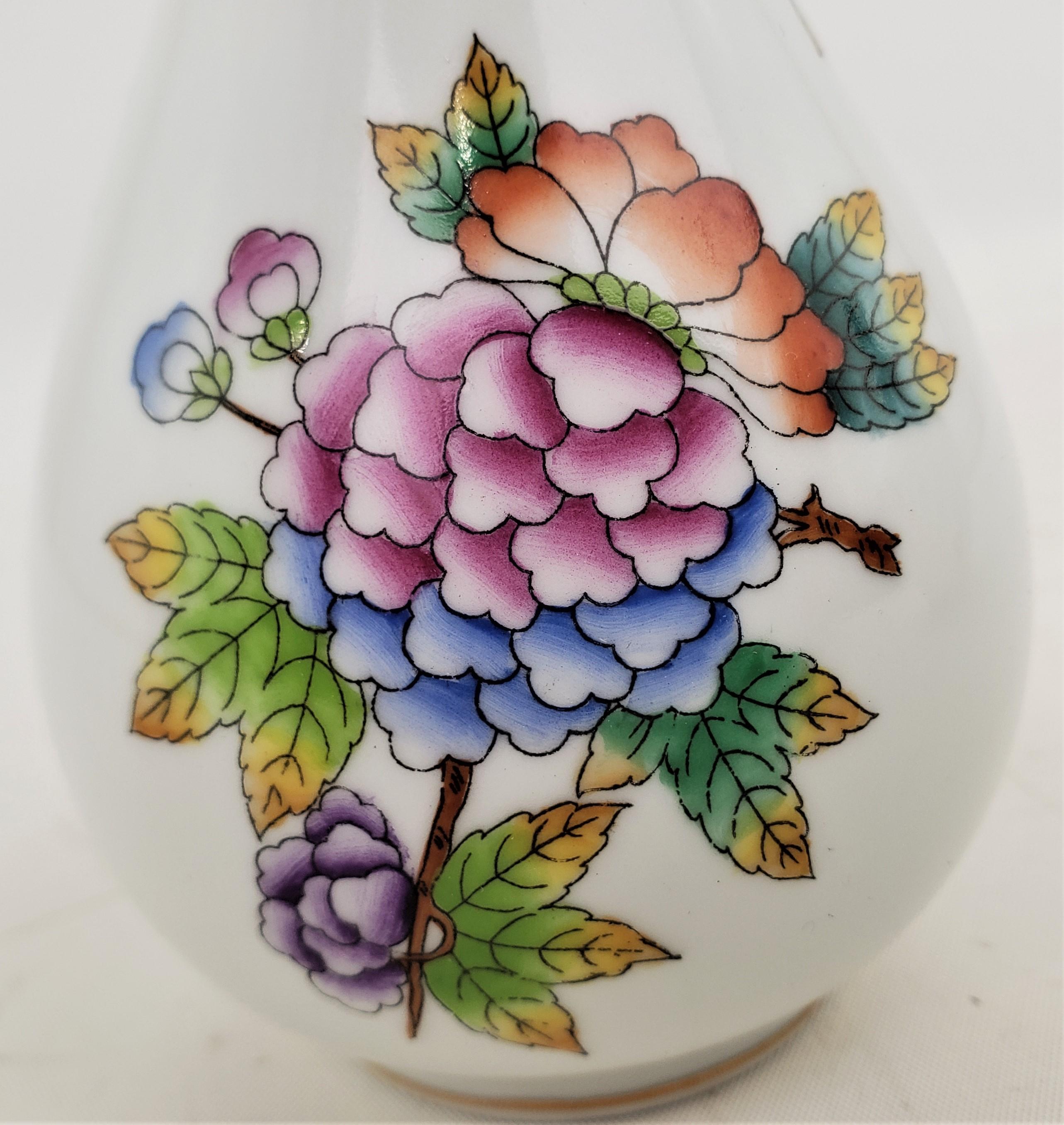 Herend Porcelain Rothschild Birds Perfume Bottle & Queen Victoria Vase Pairing For Sale 10