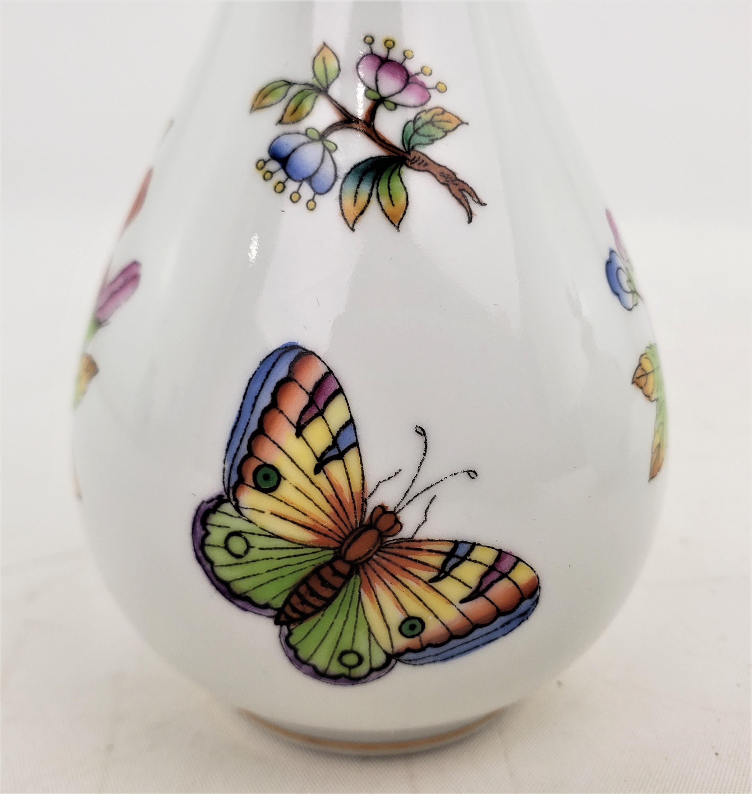 Herend Porcelain Rothschild Birds Perfume Bottle & Queen Victoria Vase Pairing For Sale 11