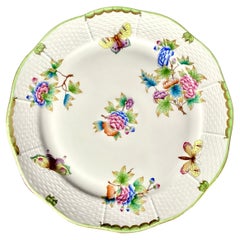 Piatto rotondo Queen Victoria da 12 pollici di Herend