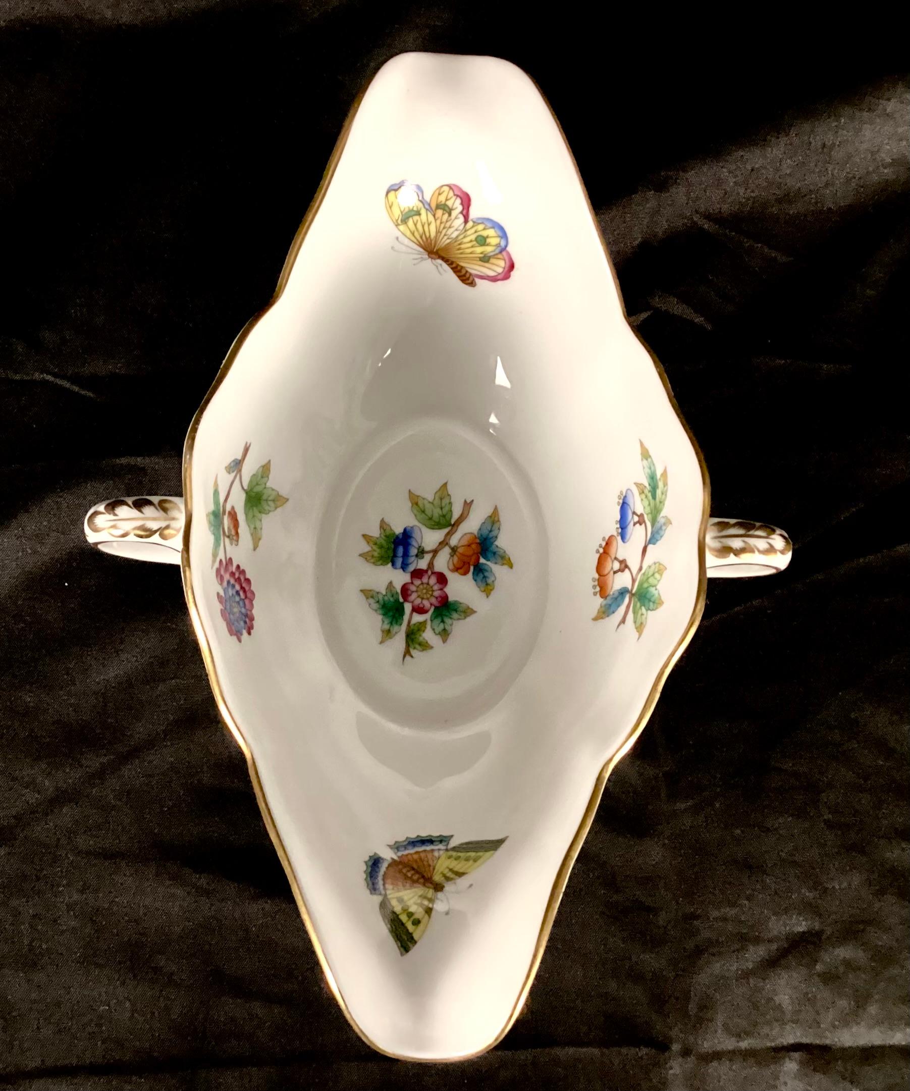 Herend Queen Victoria Gravy Boat In Good Condition For Sale In Bradenton, FL