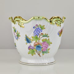 Cache pot en porcelaine à bord vert de la Reine Victoria de Herend avec bord rococo doré