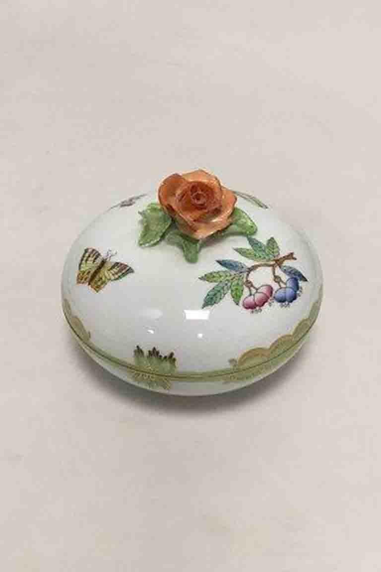 Herend Queen Victoria green Sugar Bowl 7605 / VBA.

Measures 12cm diameter.

Has small branches on the flower.