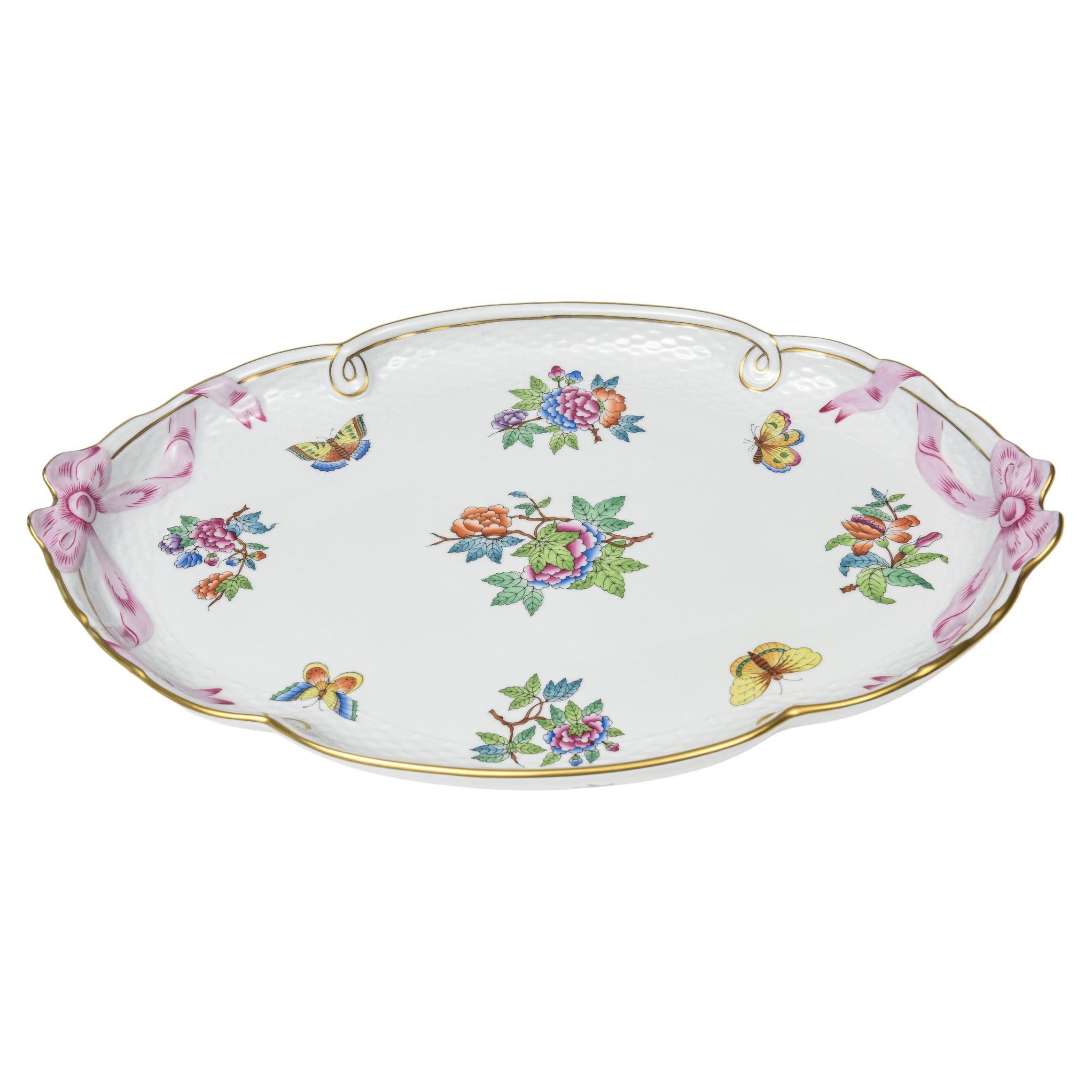 Plateau ovale Herend Queen Victoria Older avec nœuds Fleurs et papillons en vente