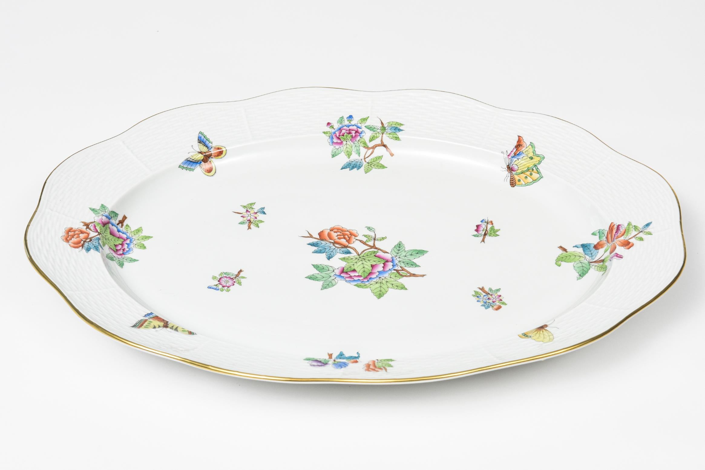Herend Queen Victoria older oval serving dish platter
The original pattern, introduced in 1851 at the First World Exhibition in London, was purchased by Queen Victoria herself. Subsequently named for her, this Chinese-influenced pattern demands the